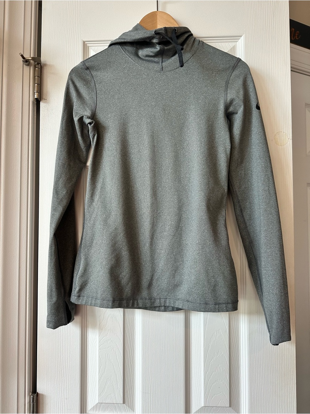 Nike Women's Heather Gray Long-Sleeve Hooded Performance Top